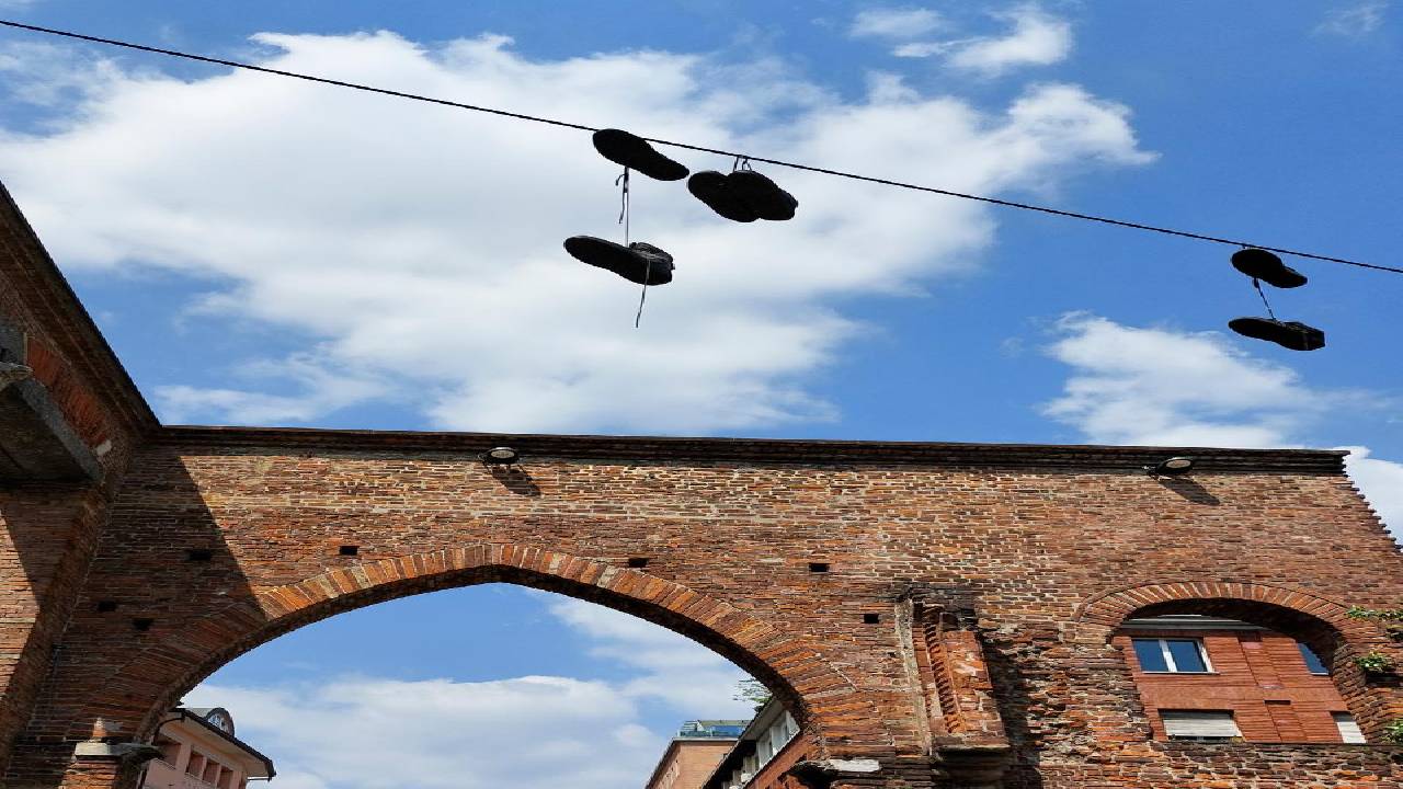 Milan Underground Discovery Walk: Street Art and Stories on the Backstreets of the Ticinese