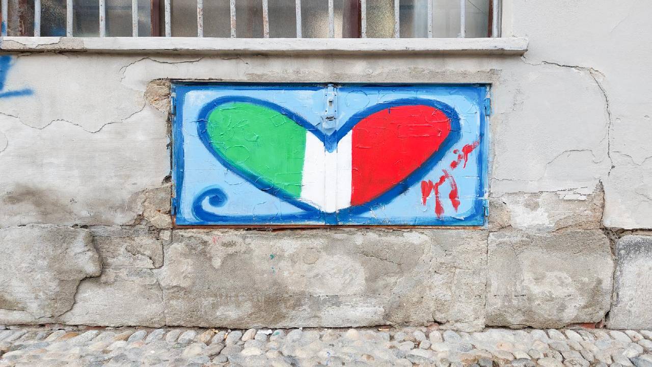 Milan Underground Discovery Walk: Street Art and Stories on the Backstreets of the Ticinese