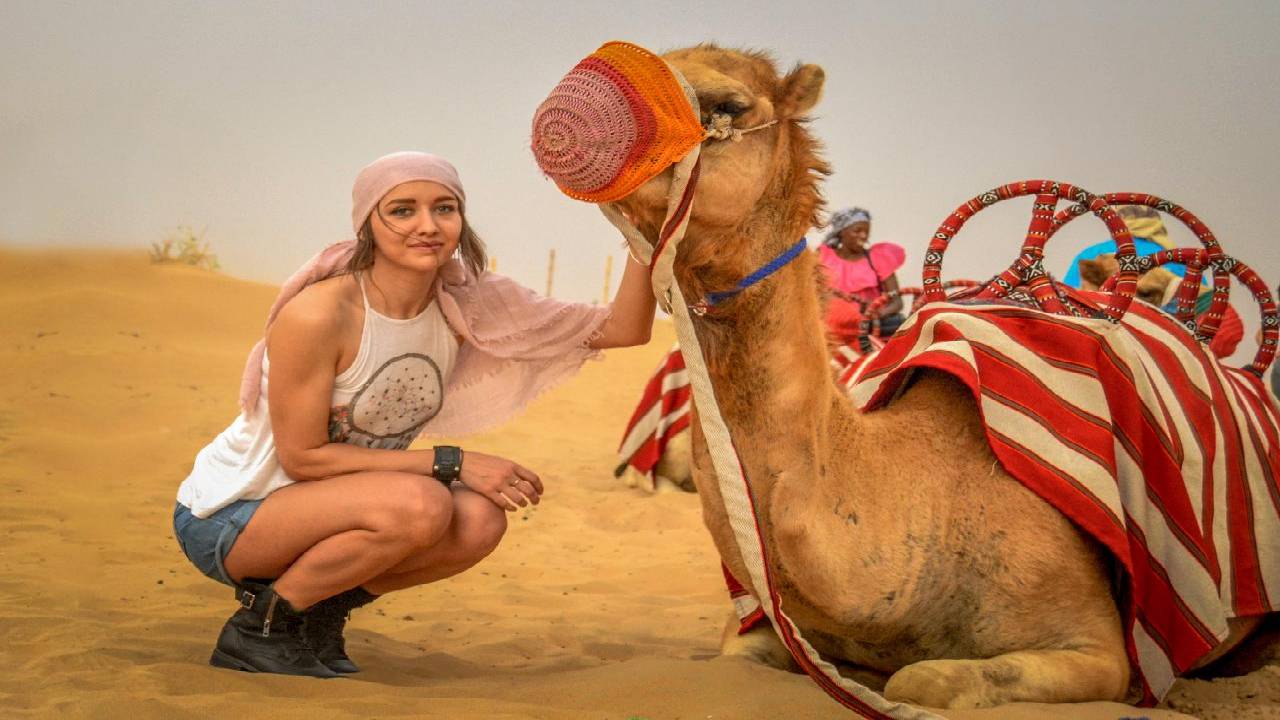 Dubai: Red Dune Desert Safari, Camel Ride & Al Khayma Camp - 7-Hrs Tour & BBQ Dinner