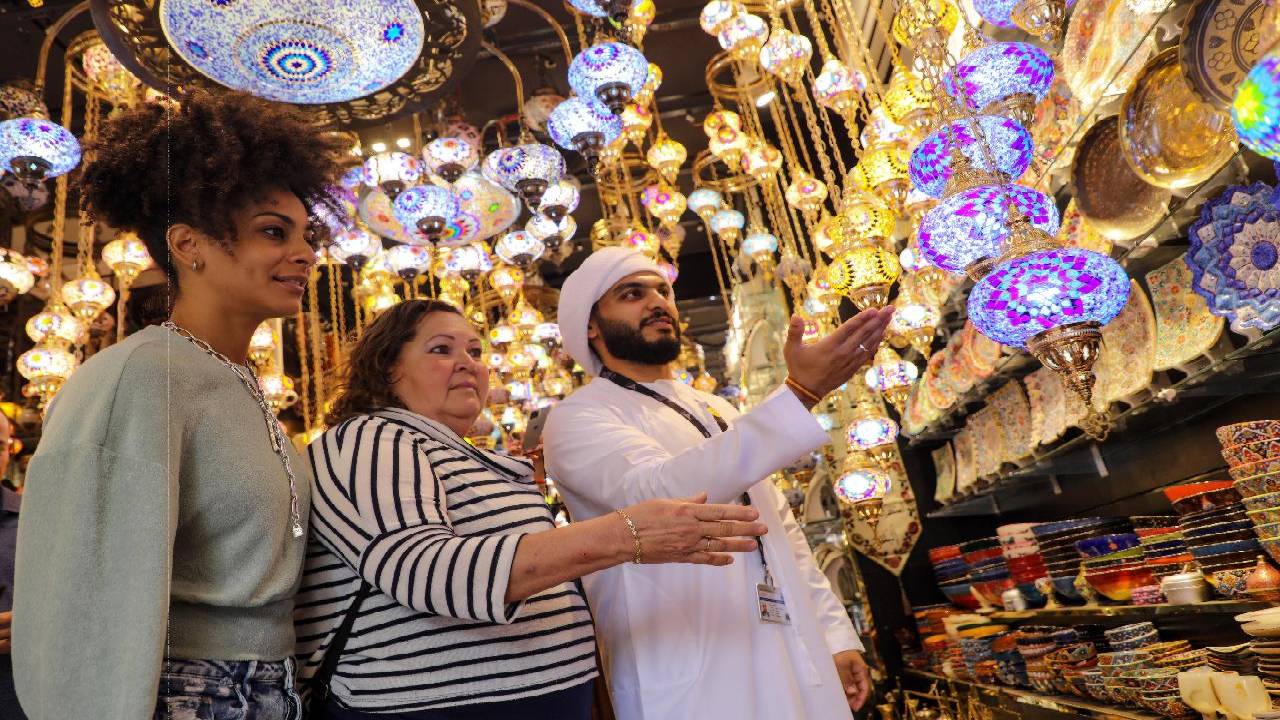 Old Dubai Guided Tour: Museums, Creek, Abra Ride, Souks & Street Food - Group Tour with Hotel Transfers