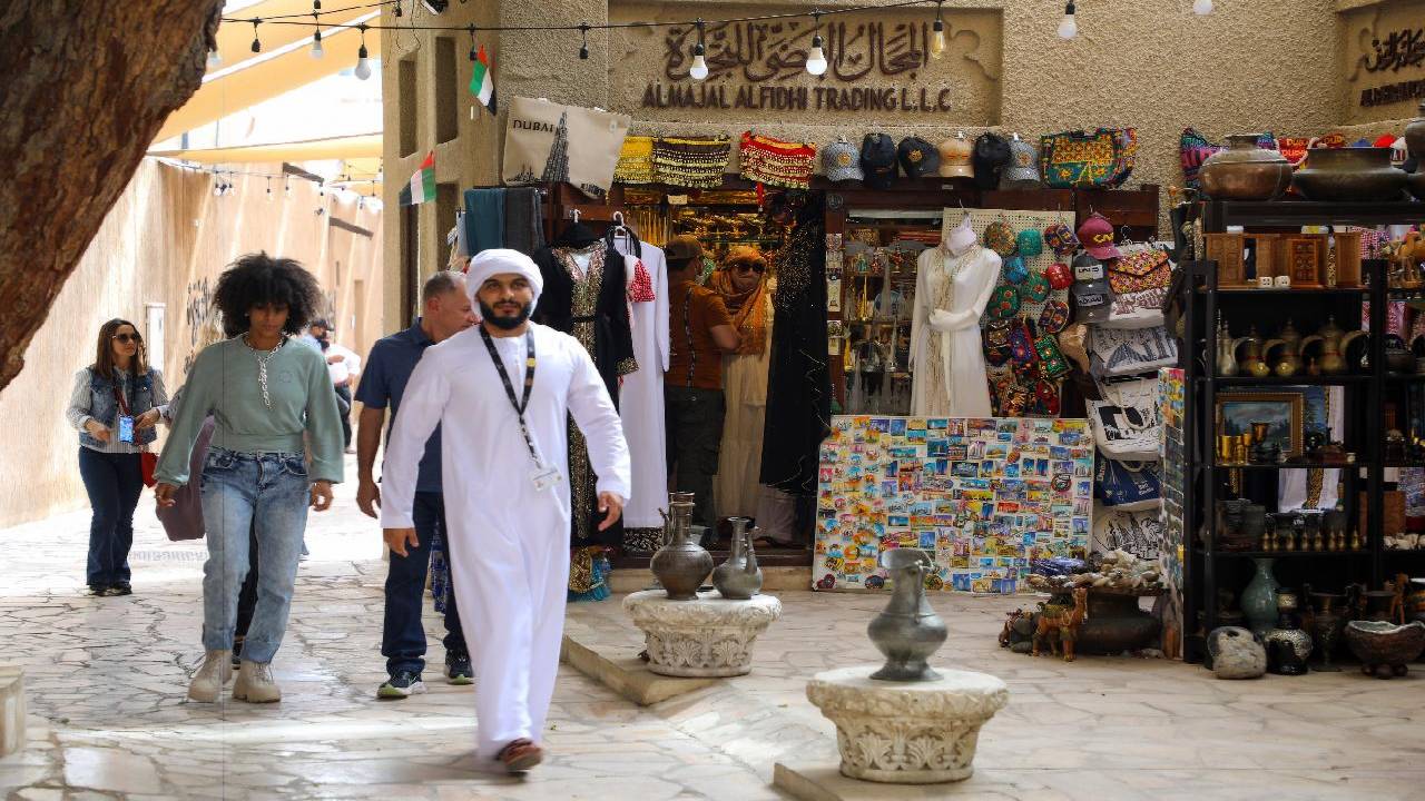 Old Dubai Guided Tour: Museums, Creek, Abra Ride, Souks & Street Food - Group Tour with Hotel Transfers