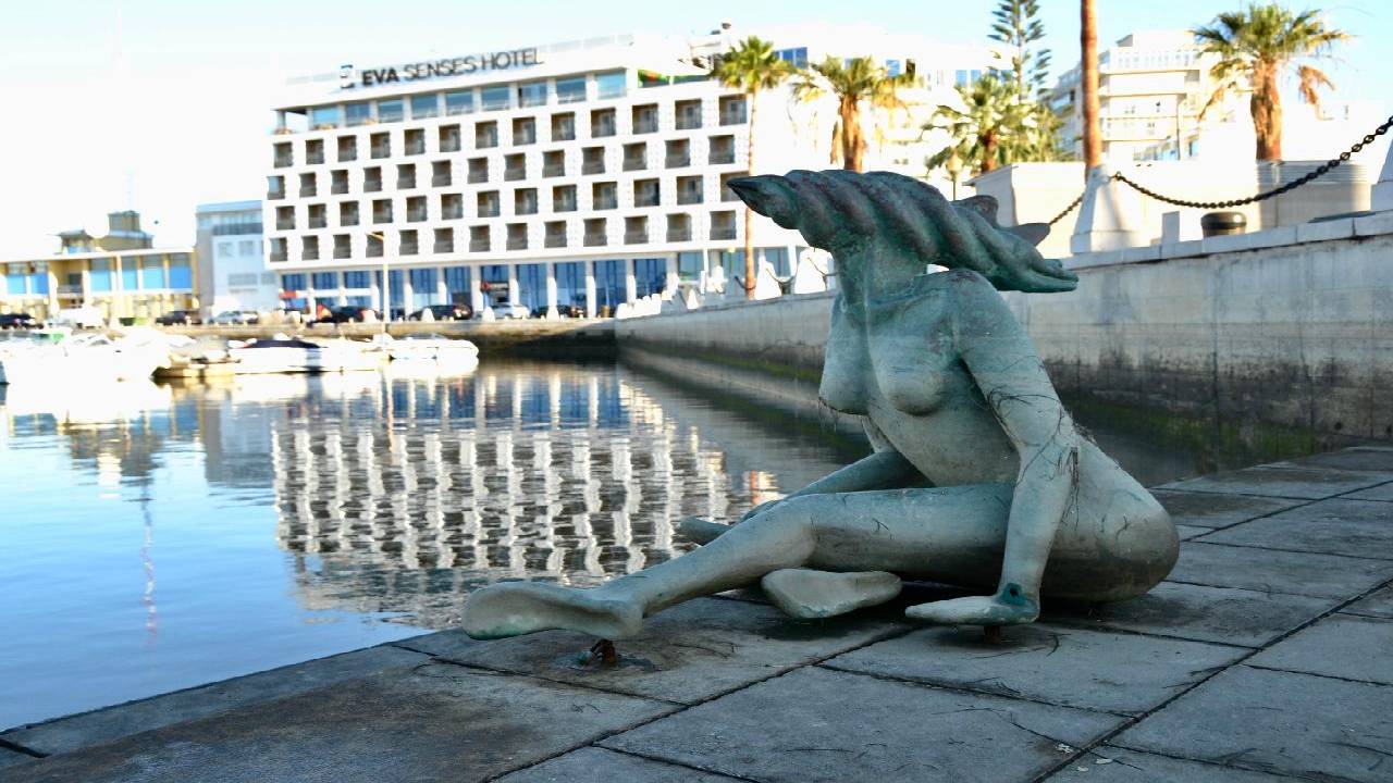 Discovery Walk in Faro: statues, ships and sanctuaries