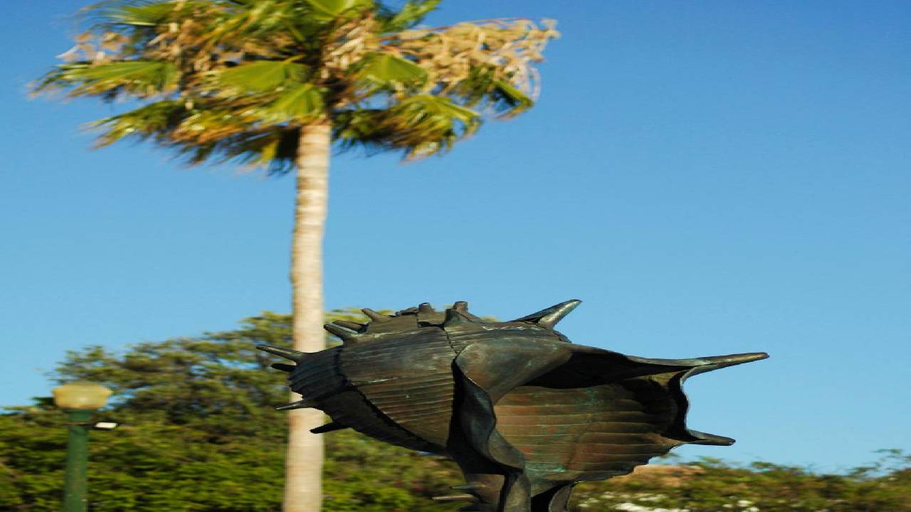 Discovery Walk in Faro: statues, ships and sanctuaries