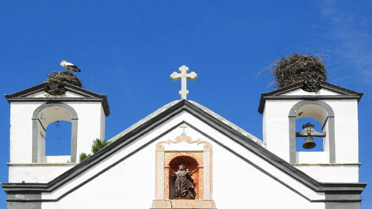 Discovery Walk in Faro: statues, ships and sanctuaries