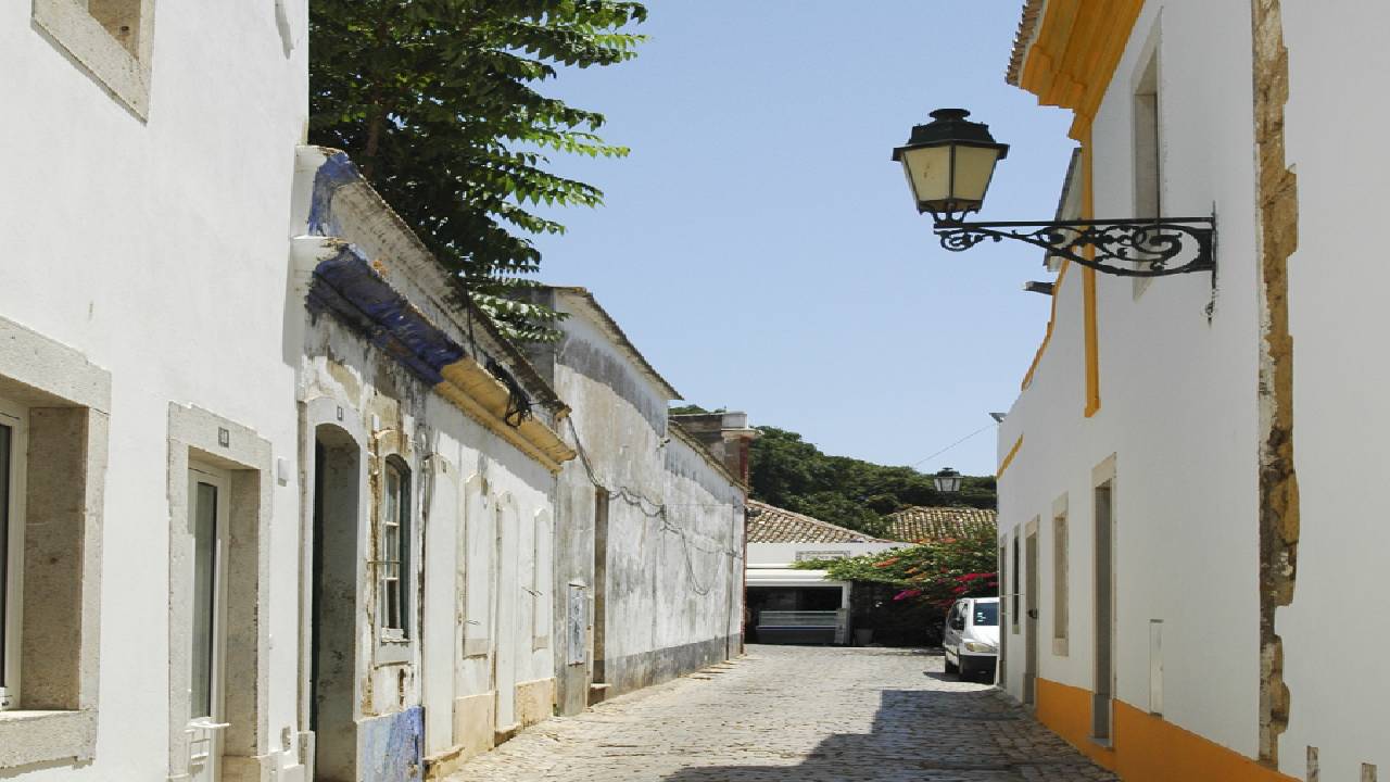 Self-guided discovery walk Faro: a journey of history, nature and breathtaking scenery
