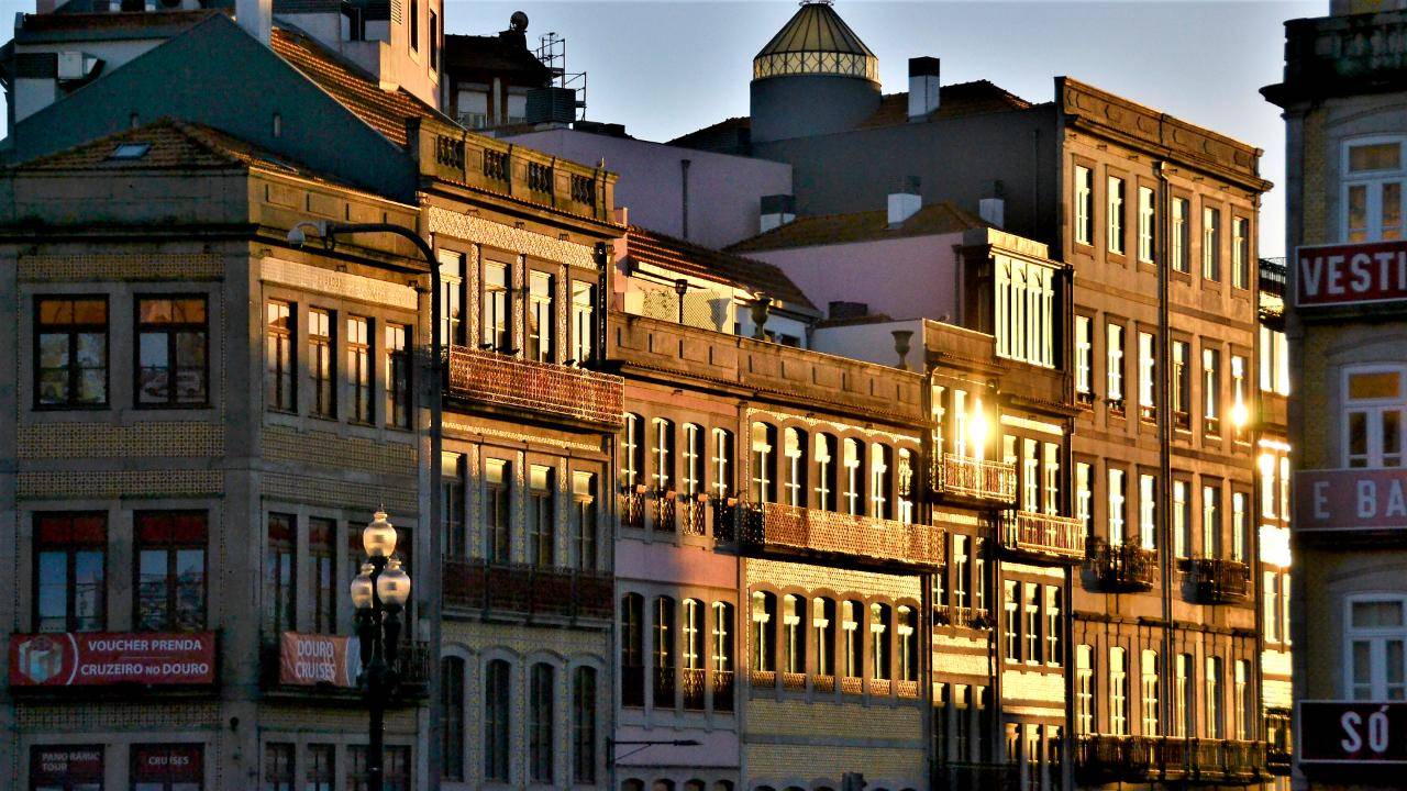 Discovery Walk in Porto’s Old Town; alleys, views and tales