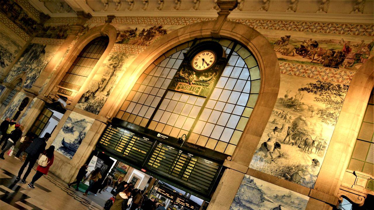 Discovery Walk in Porto’s Old Town; alleys, views and tales