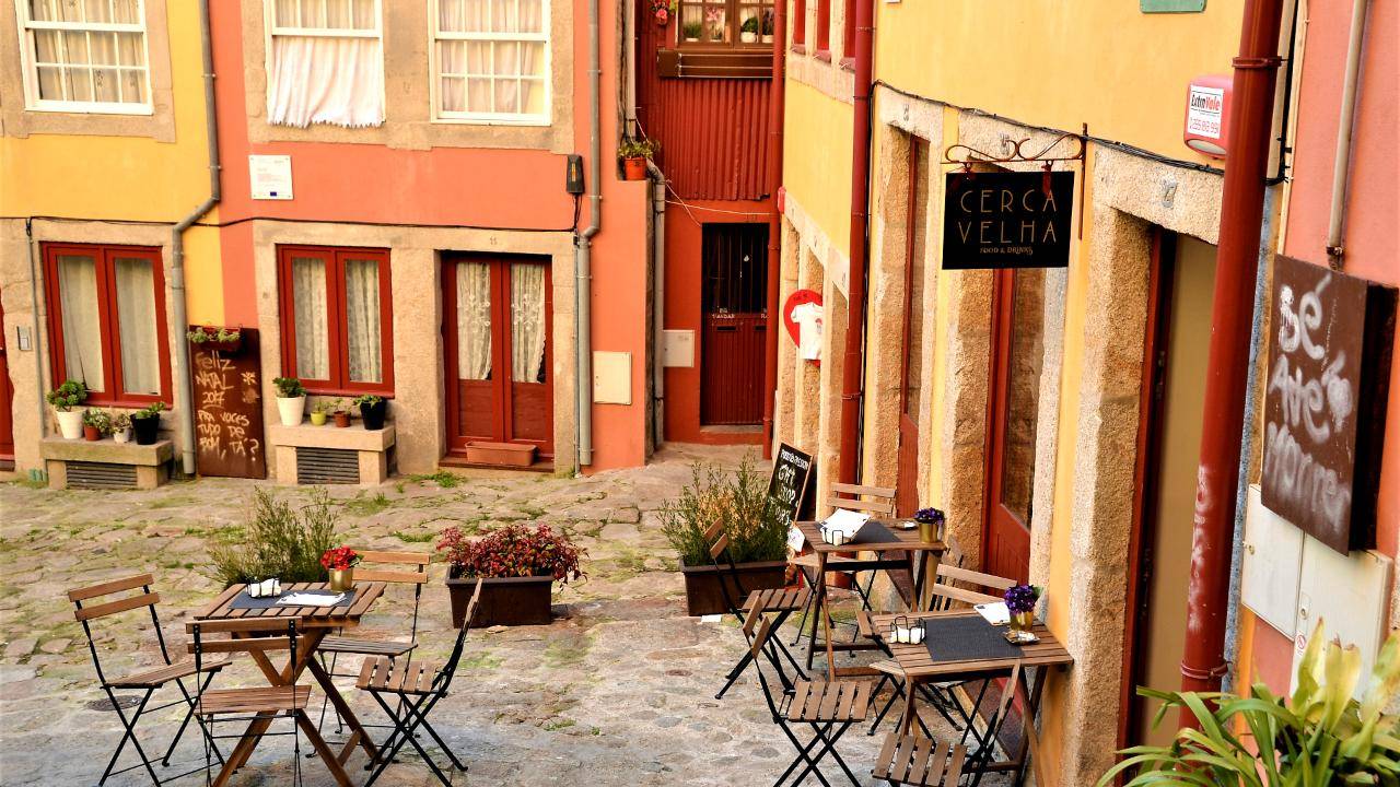 Discovery Walk in Porto’s Old Town; alleys, views and tales