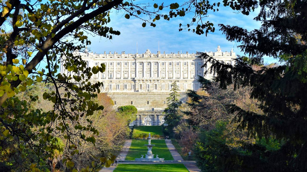 Discovery Walk in Madrid: grand & majestic secrets