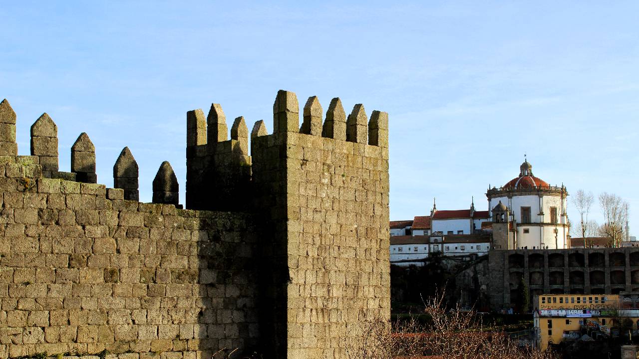 Discovery Walk in Porto’s Vila Nova de Gaia - views & Port wines!