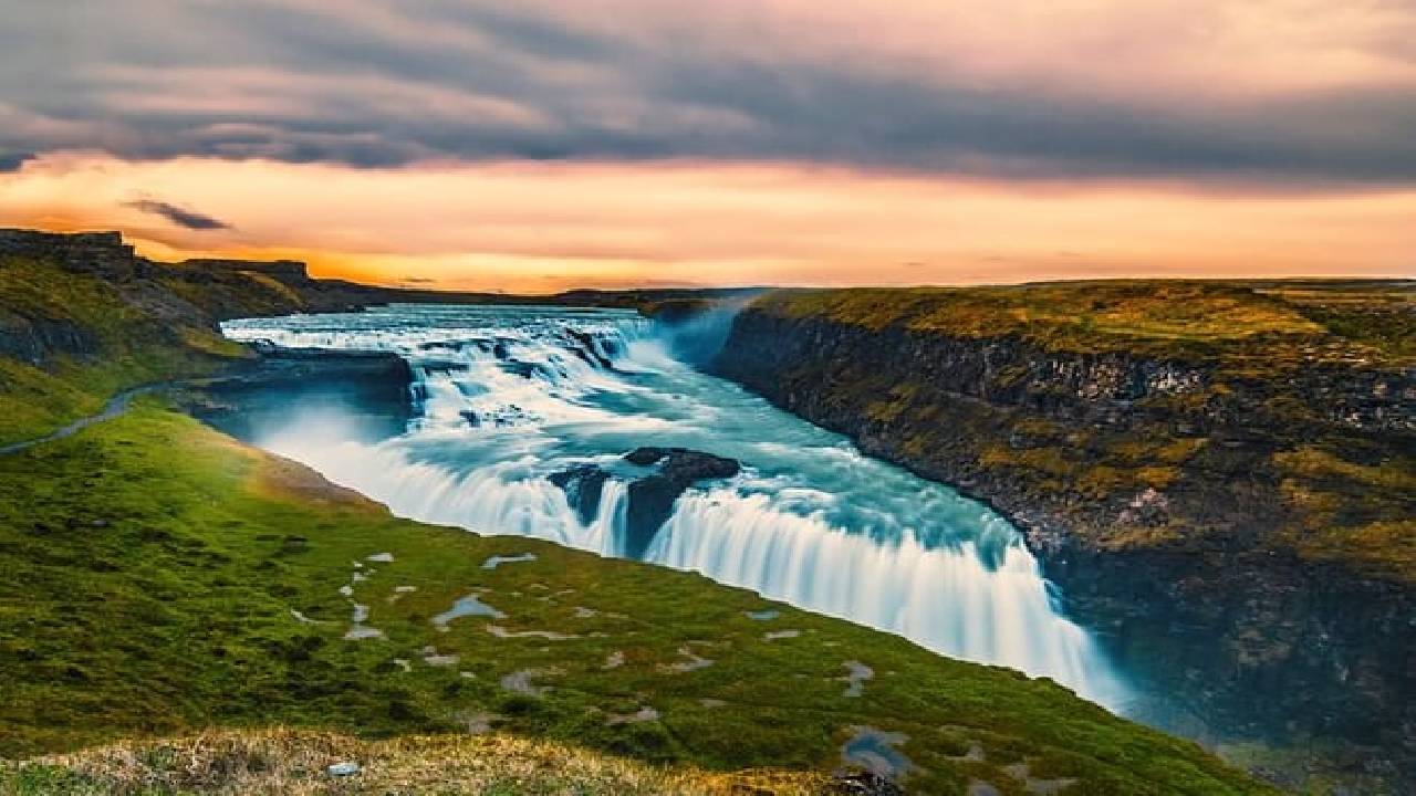Golden Circle and Waterfalls, with Friðheimar Farm and Kerið in small group