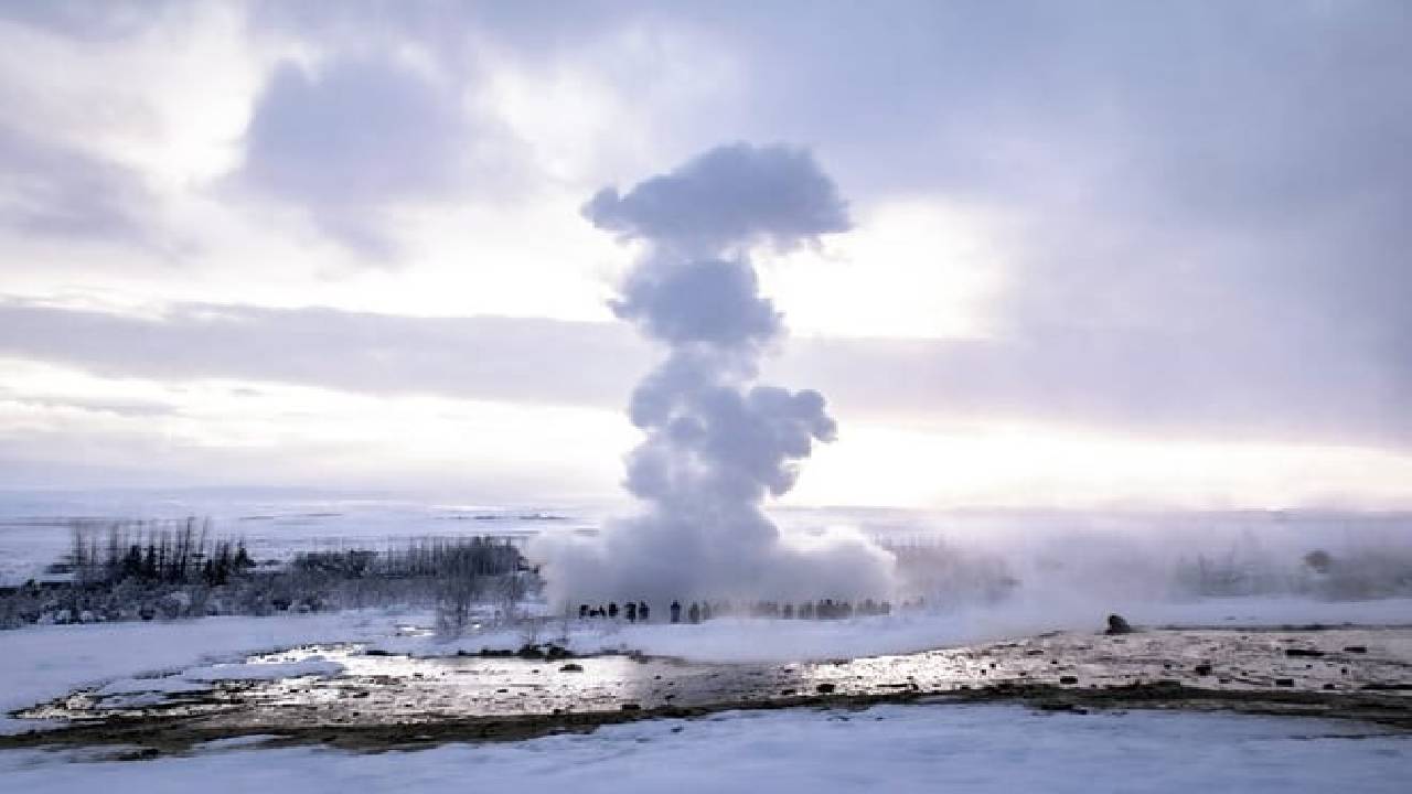 Golden Circle and Waterfalls, with Friðheimar Farm and Kerið in small group