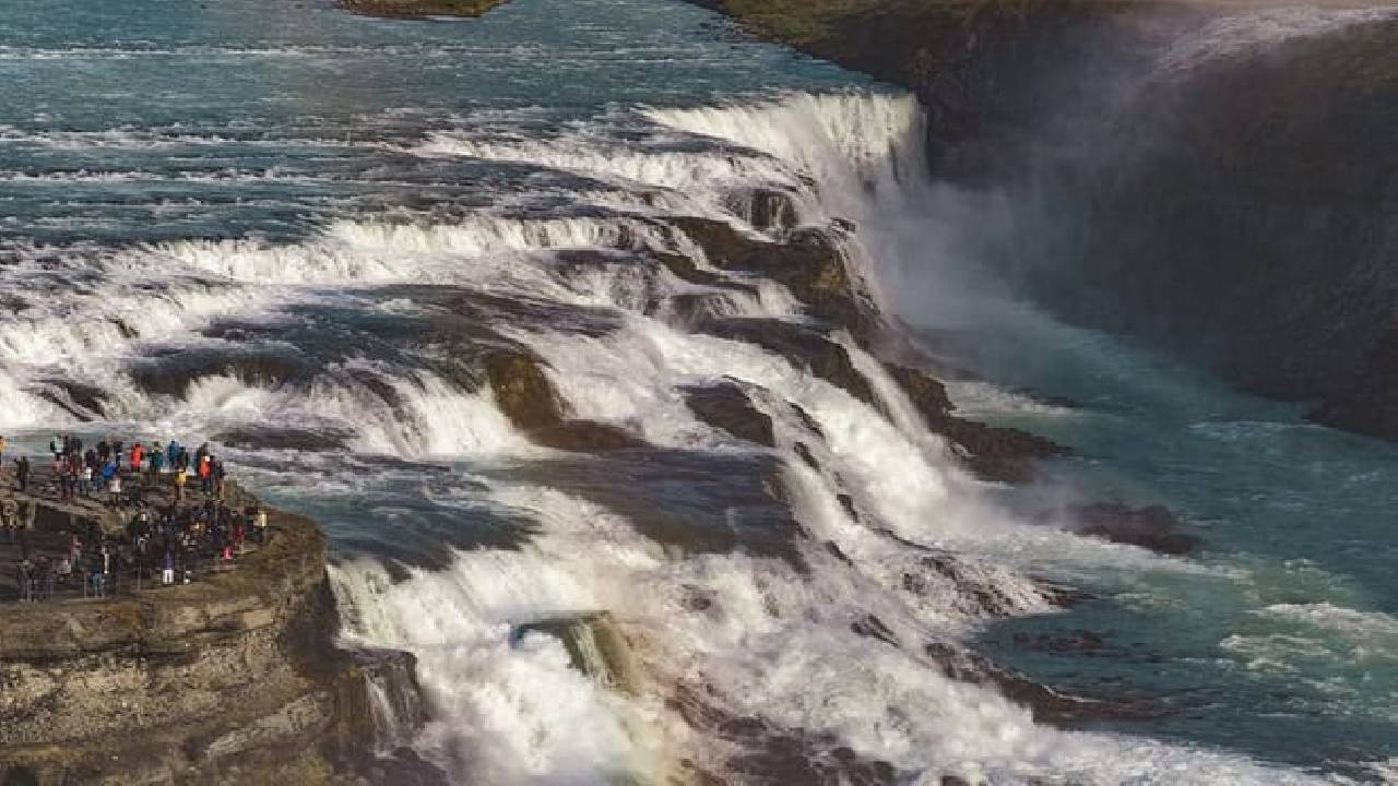 Golden Circle and Waterfalls, with Friðheimar Farm and Kerið in small group