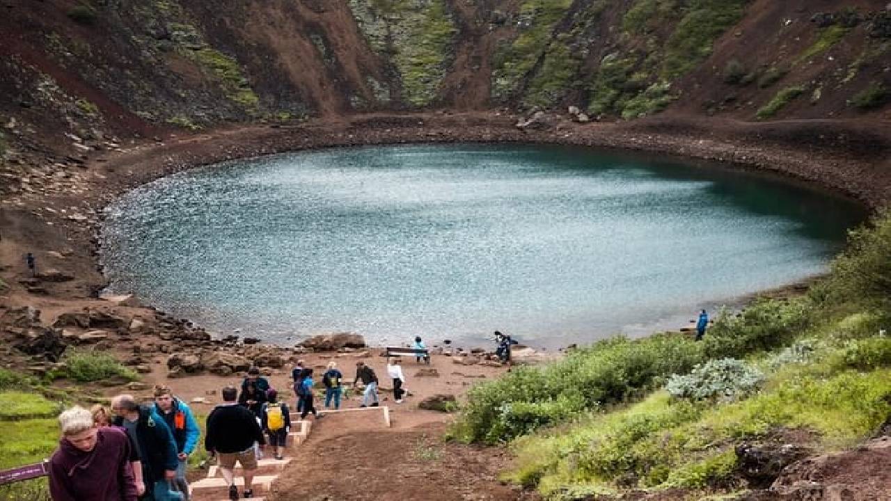 Golden Circle and Waterfalls, with Friðheimar Farm and Kerið in small group