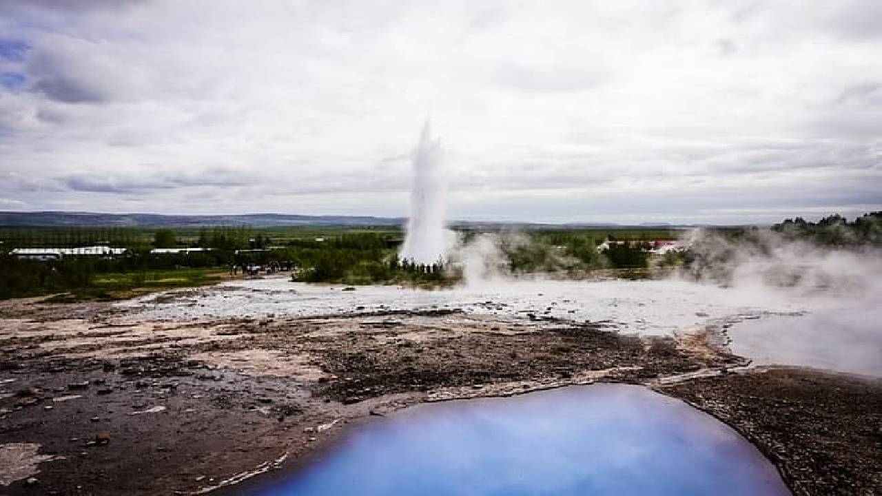 Golden Circle and Waterfalls, with Friðheimar Farm and Kerið in small group
