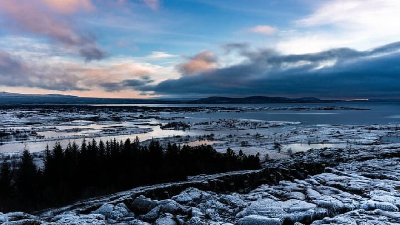Golden Circle and Waterfalls, with Friðheimar Farm and Kerið in small group