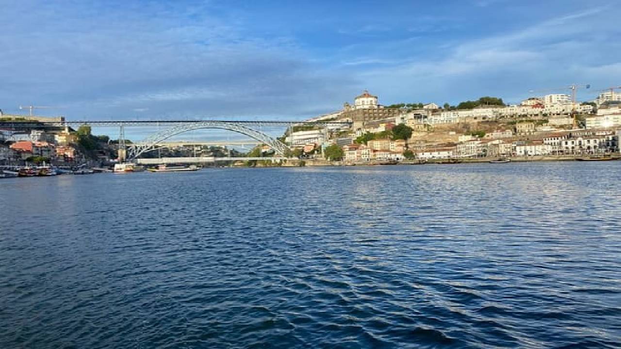 Porto: Boat Tour by the Douro River with Wine and Snacks included
