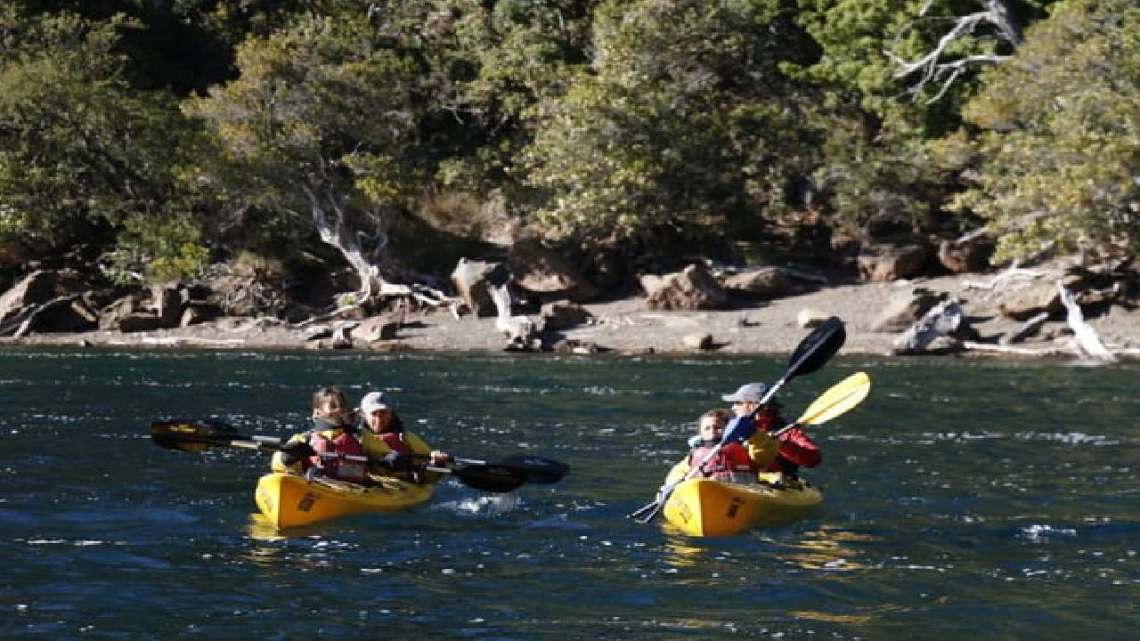 Private tour: half day kayak to Moreno Lake