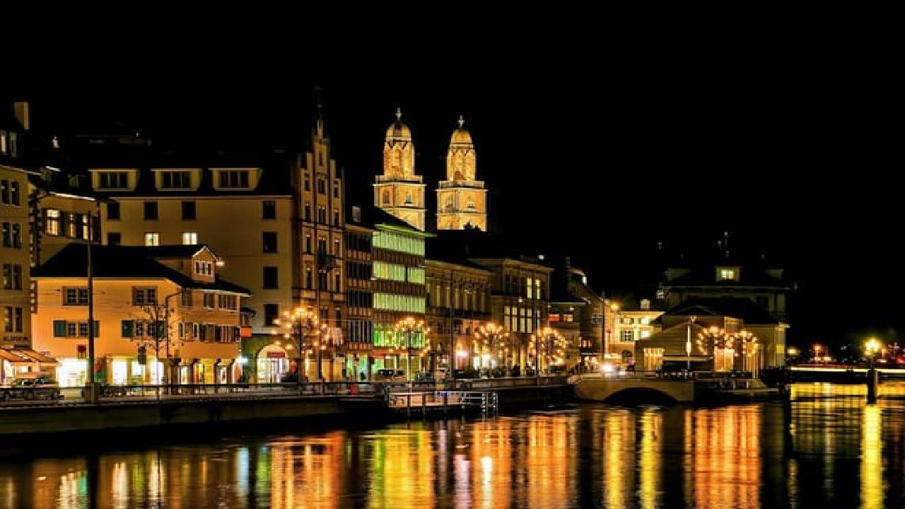 Touristic highlights of Zürich with Cruise & Chocolate (halfday tour with local)